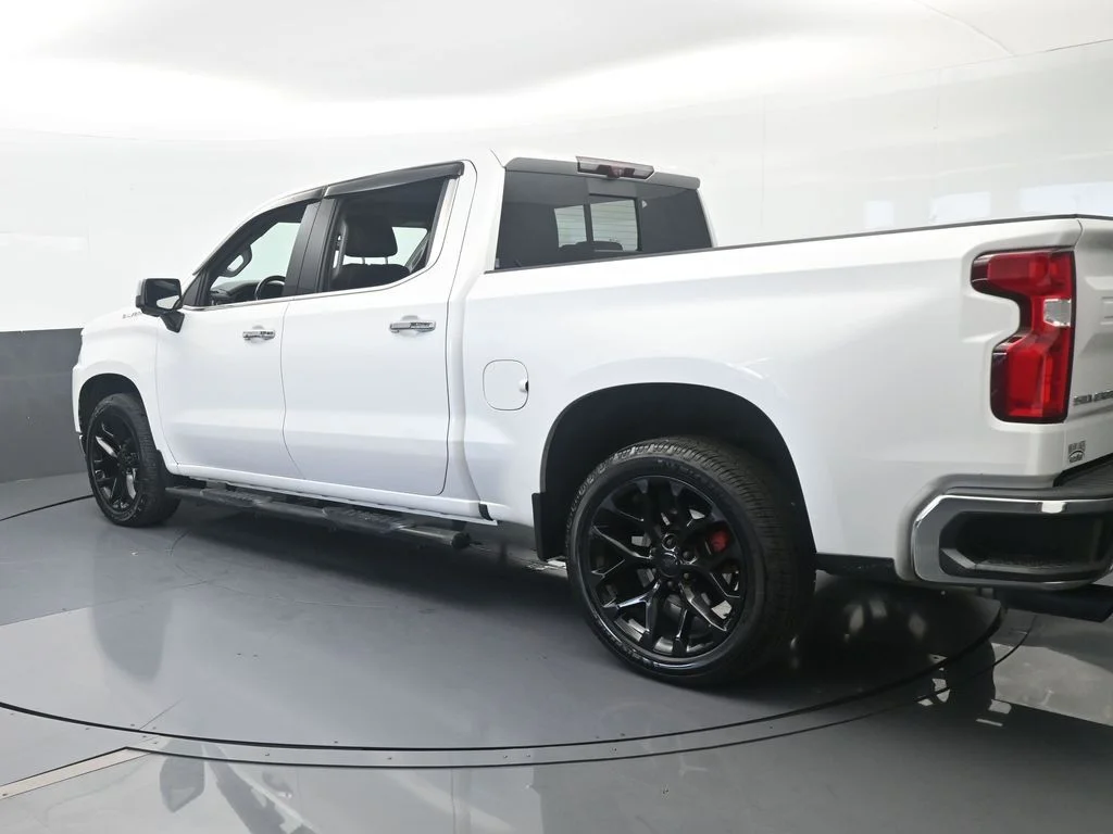Used 2022 Iridescent Pearl Tricoat Chevrolet LTZ image 3