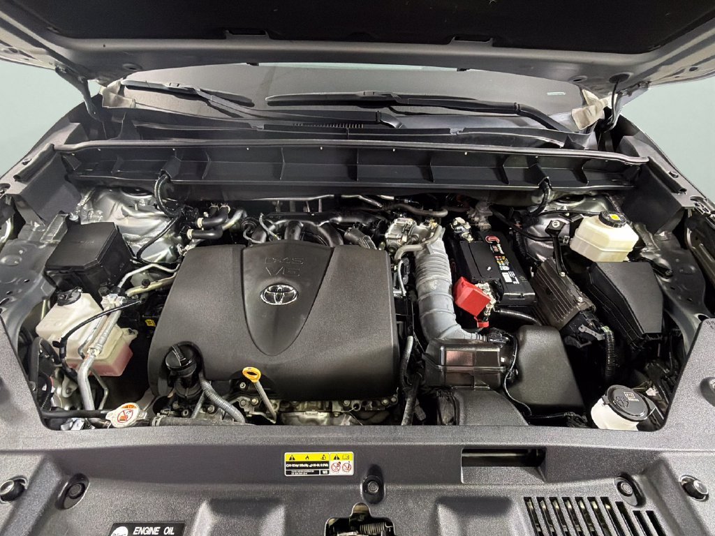 Used 2022 Silver Toyota L image 34