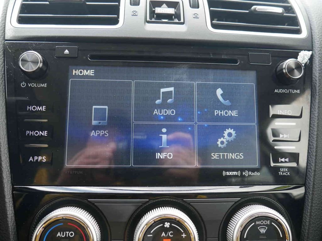 Used 2018 Silver Subaru 2.5i Premium image 29