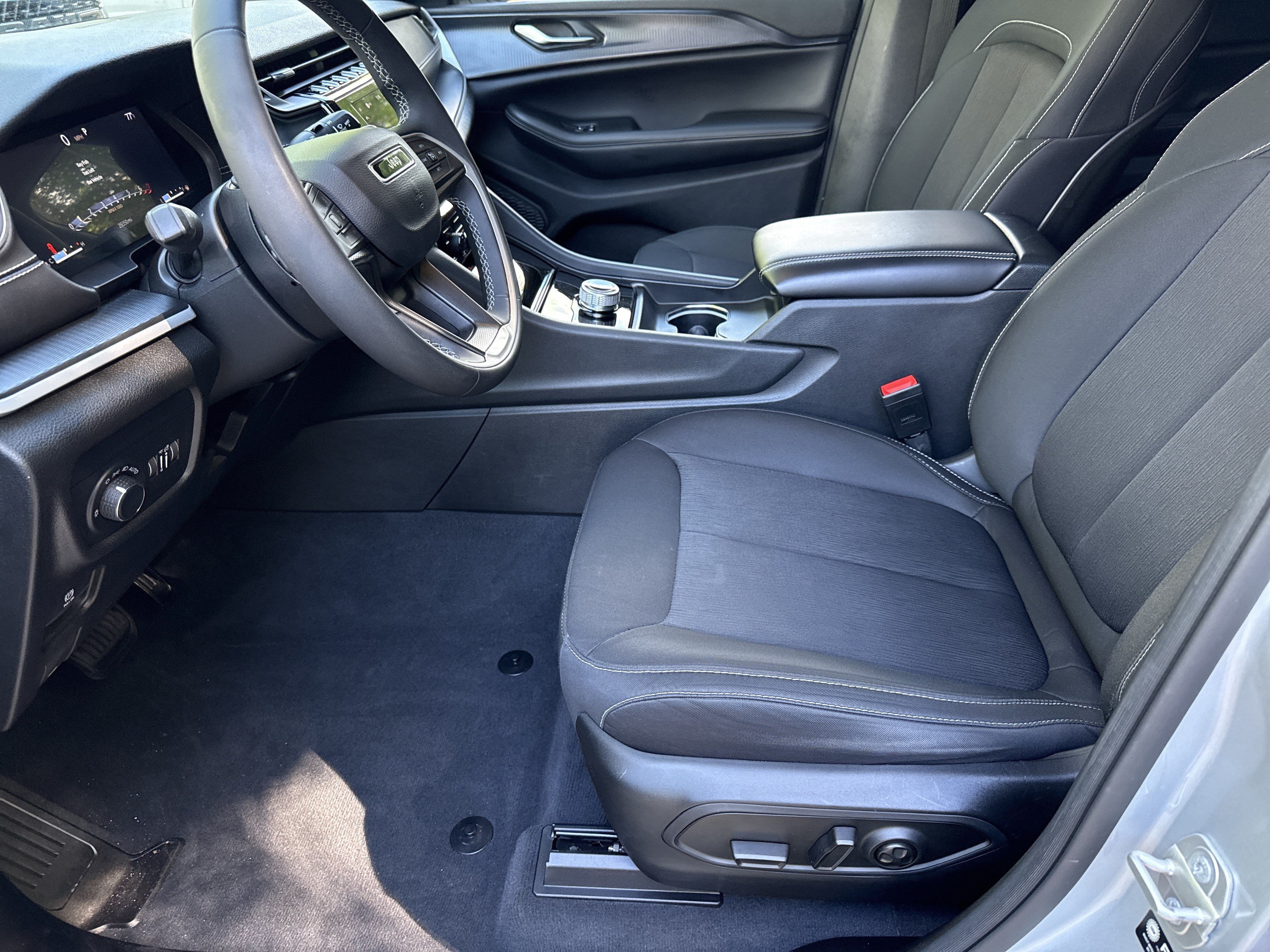 Certified Used 2023 Silver Zynith Jeep Laredo image 9