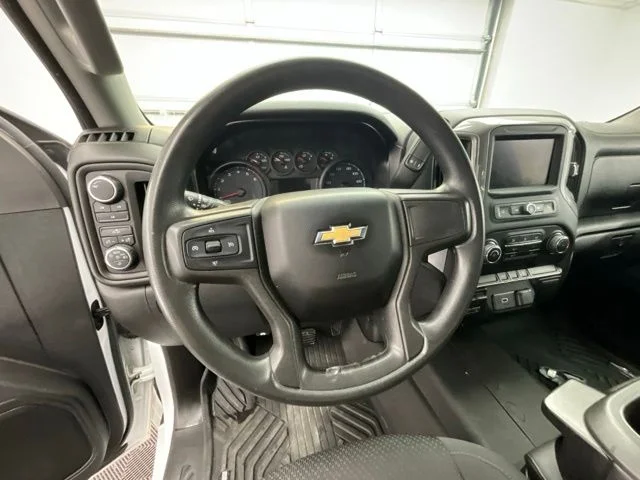 Used 2020 White Chevrolet Custom image 7