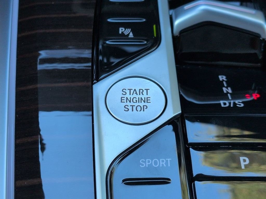 New 2026 Alpine White BMW xDrive40i image 29