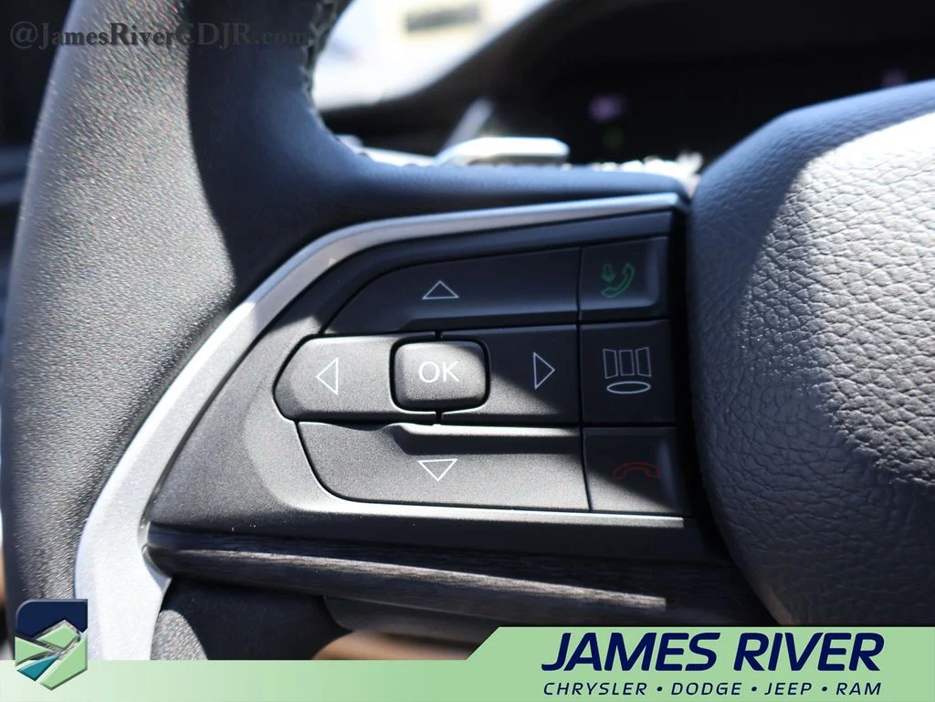 Used 2022 Silver Jeep 4xe image 27