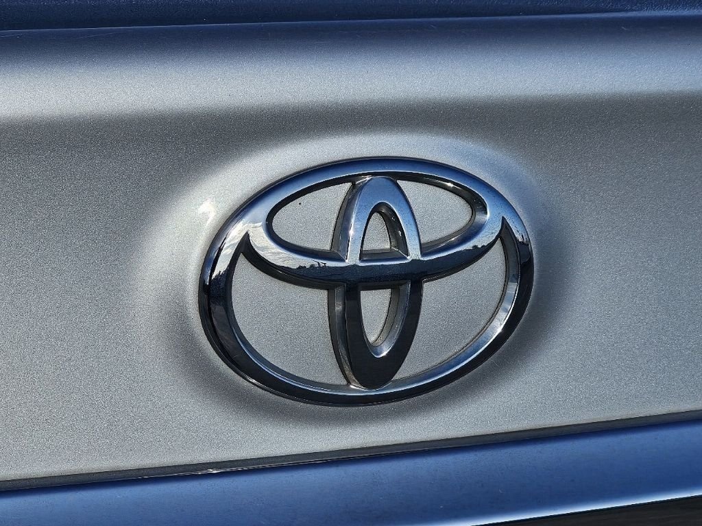 Used 2011 Classic Silver Metallic Toyota LE image 16