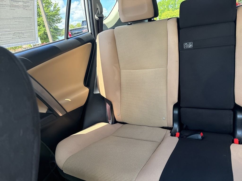 Used 2018 White Toyota XLE image 11