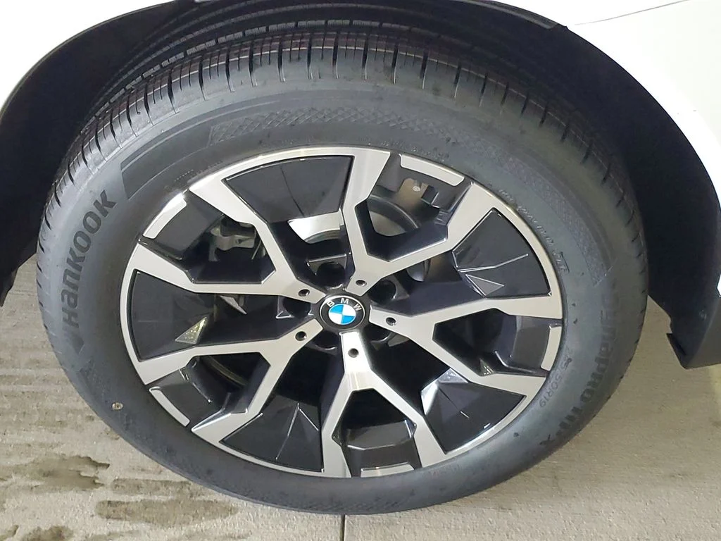 New 2026 White BMW 30 xDrive image 5