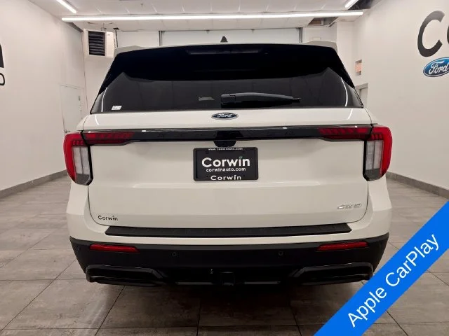 New 2026 Star White Metallic Tri-Coat Ford ST-Line image 4