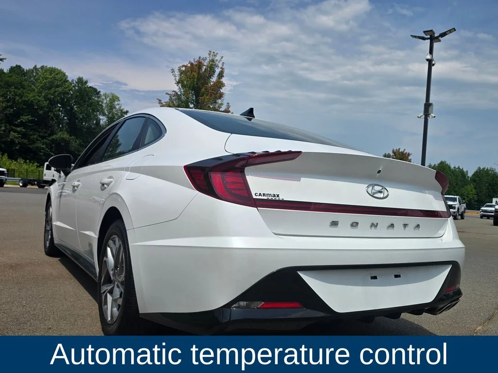Used 2023 White Hyundai SEL image 6