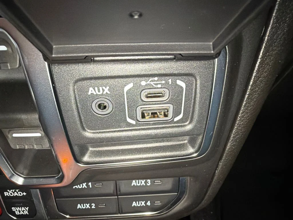 New 2026 Anvil Clear-Coat Exterior Paint Jeep Rubicon X image 33