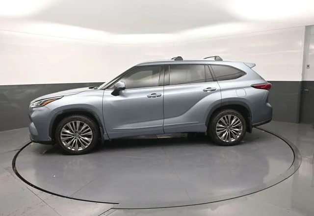 Used 2021 Blue Toyota Platinum image 4