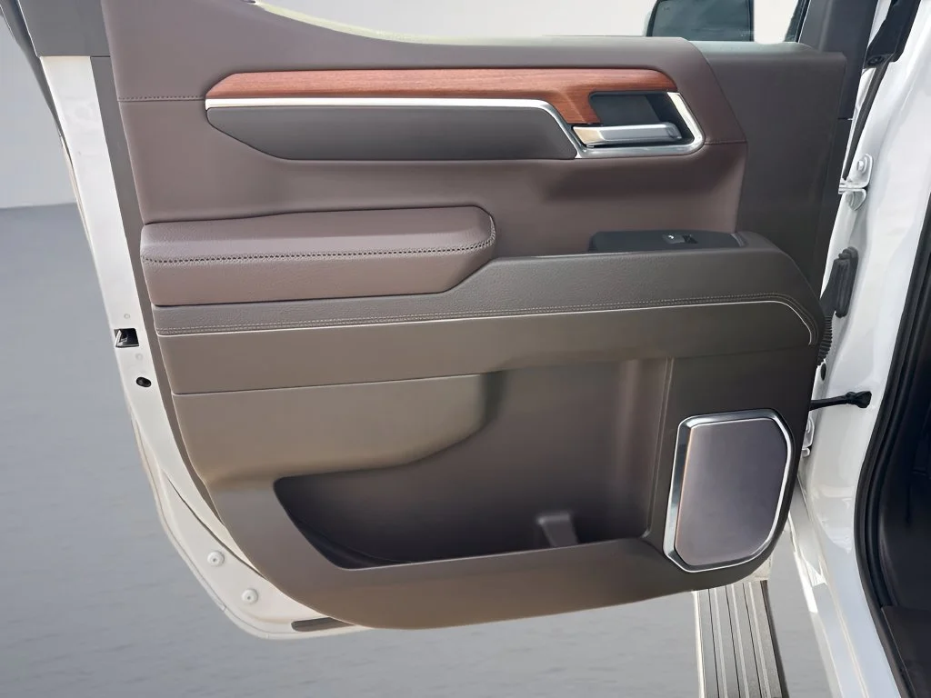 Used 2022 WHITE FROST TRICOAT GMC Denali image 29