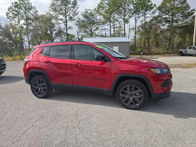 New 2026 Red Hot Pearl-Coat Exterior Paint Jeep Latitude image 2