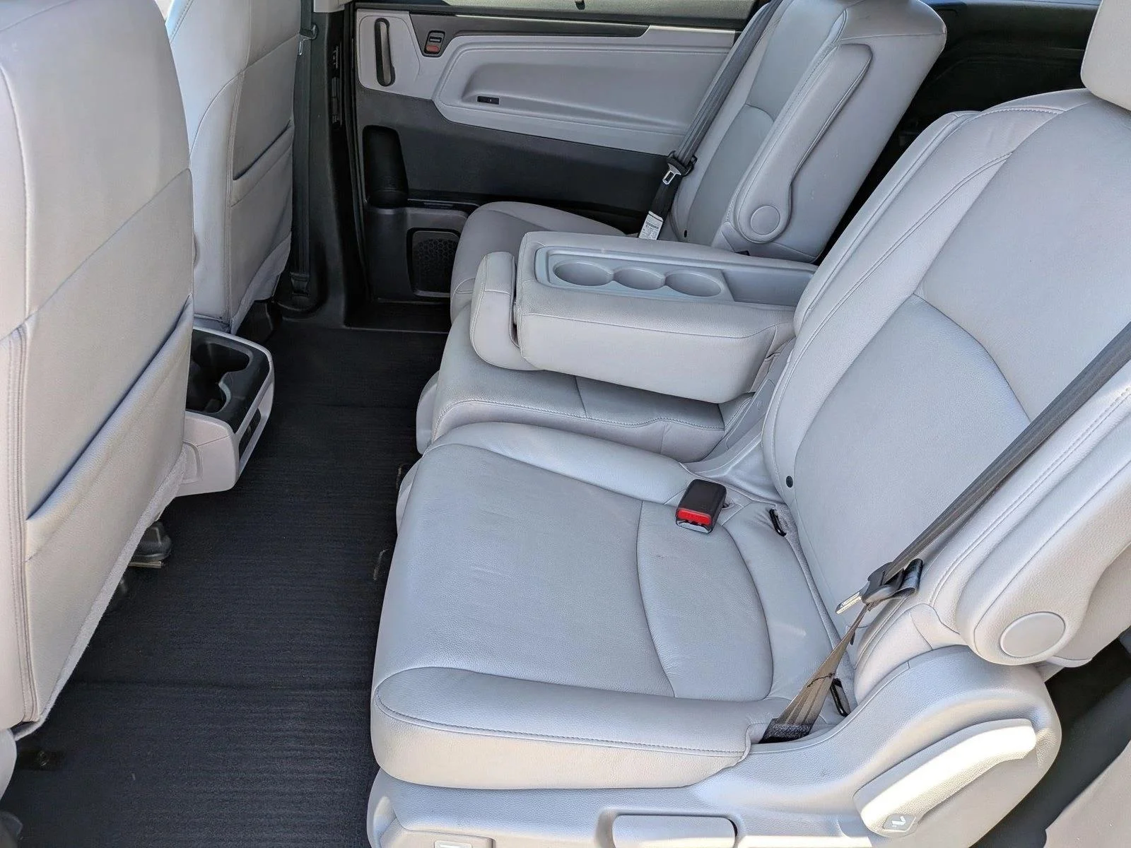 Used 2018 Silver/Gray Honda EX-L image 18
