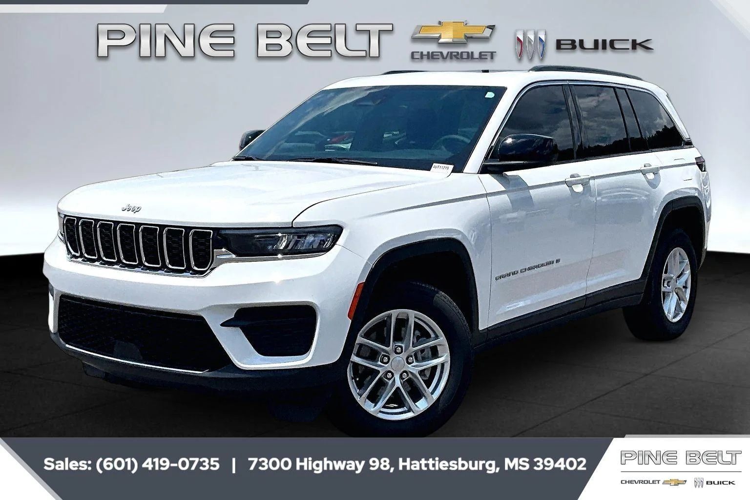 Used 2024 Bright White Clearcoat Jeep Laredo X image 10