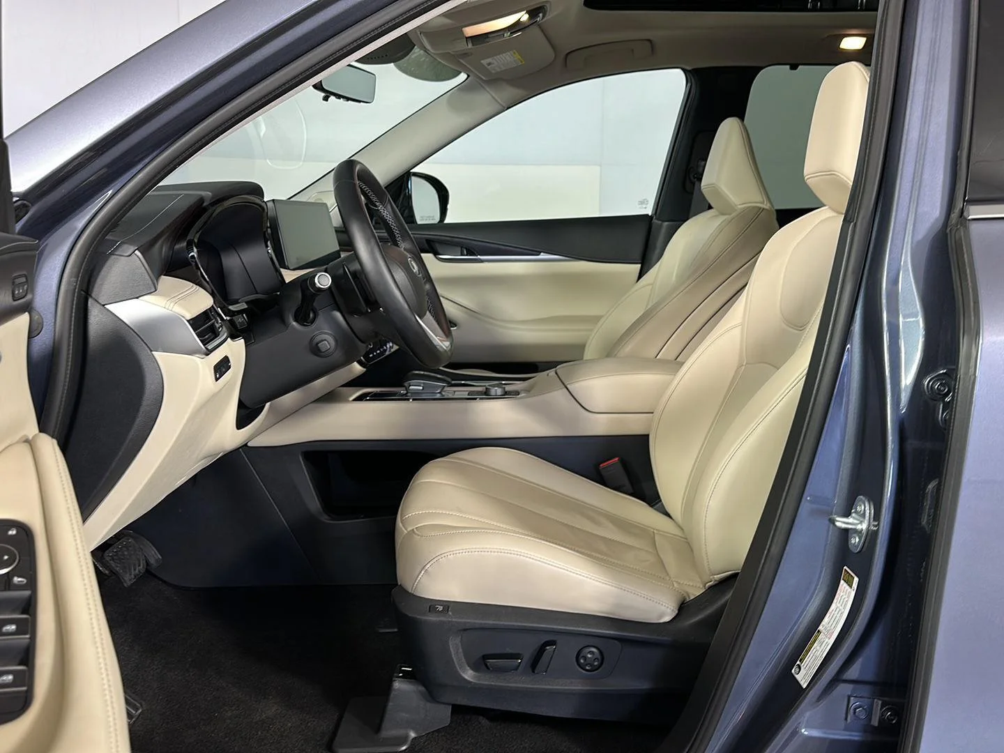 Used 2023 Moonbow Blue INFINITI SENSORY image 7