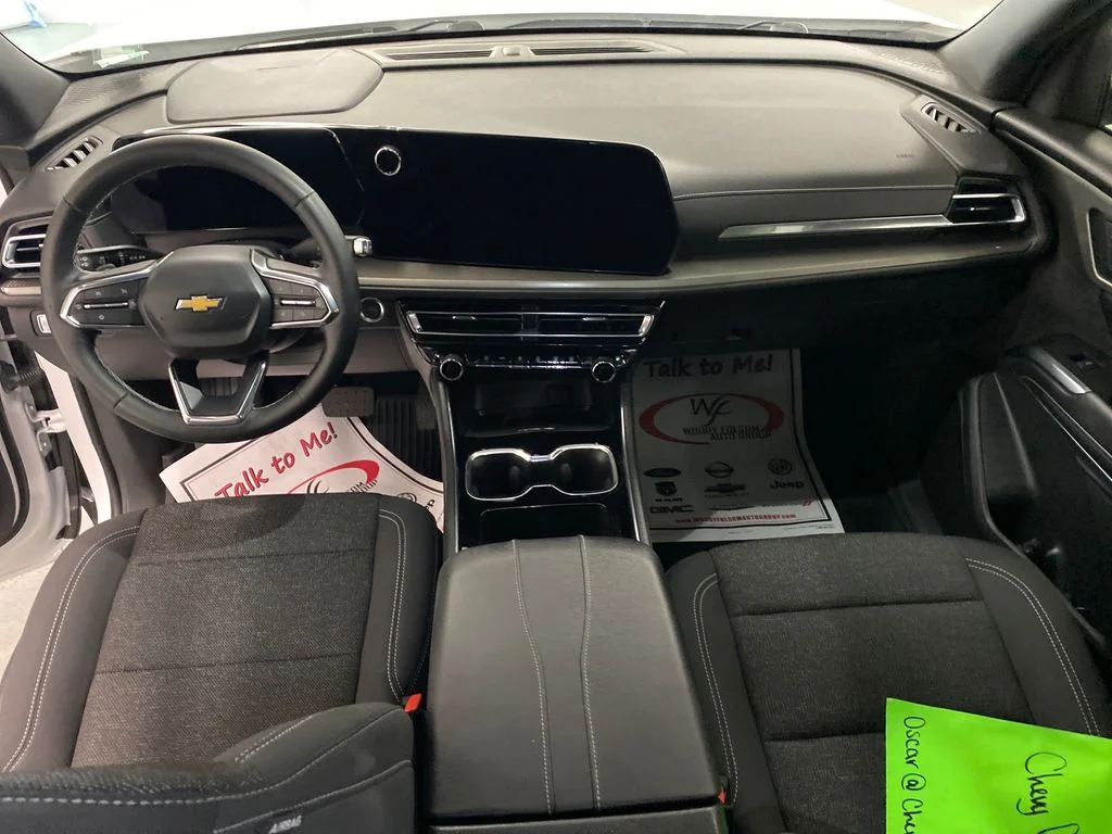 Used 2025 White Chevrolet LT image 19