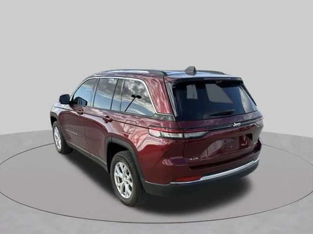 Used 2023 Red Jeep Limited image 4