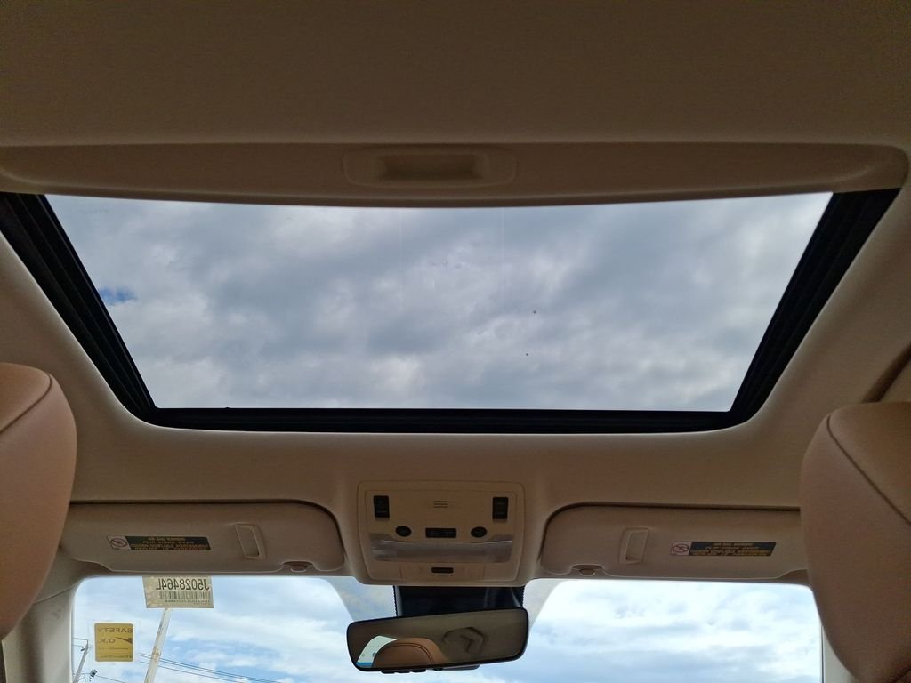 Used 2018 White Lexus 300 image 16