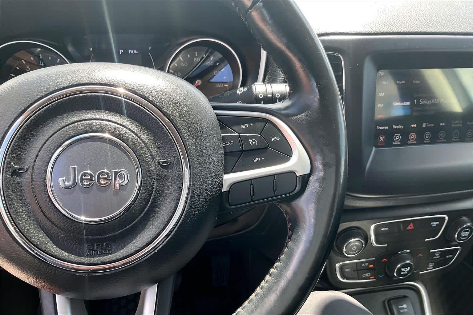 Used 2019 Billet Silver Metallic Clear Coat Jeep Latitude image 24