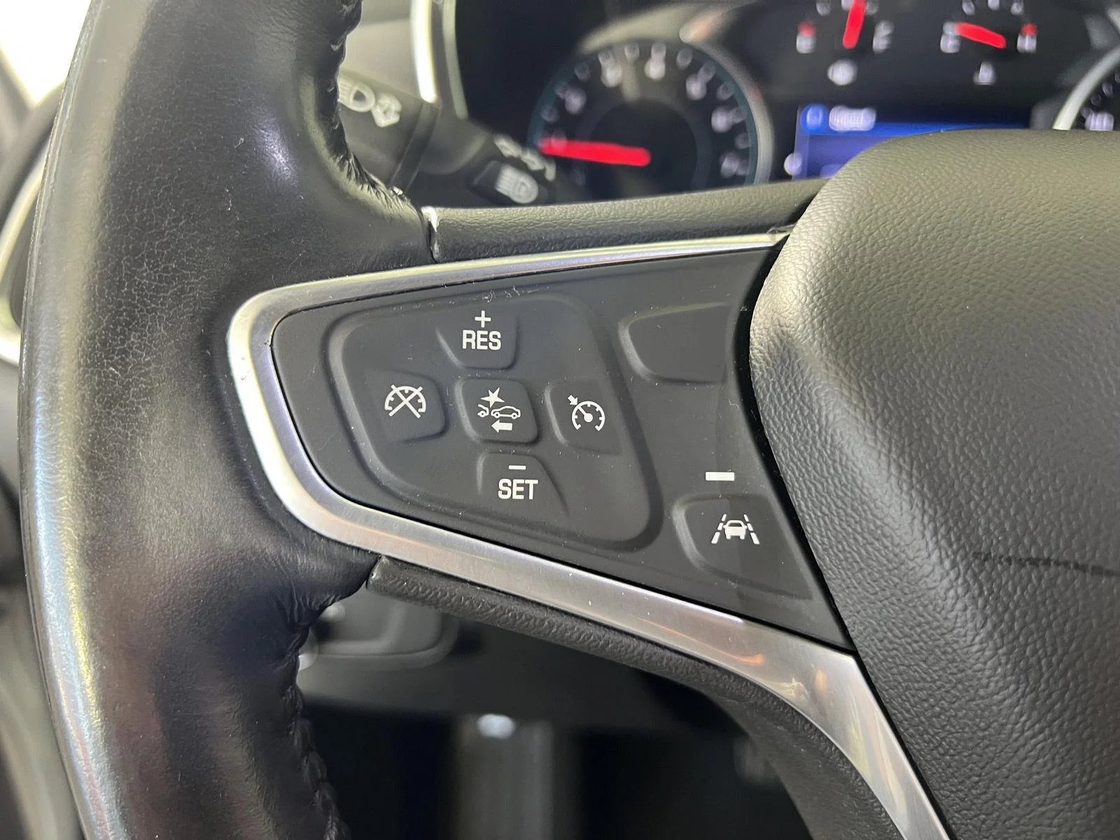 Used 2022 Silver Ice Metallic Chevrolet LT image 10