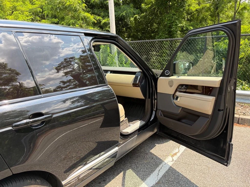 Used 2021 Black Land Rover Westminster image 14
