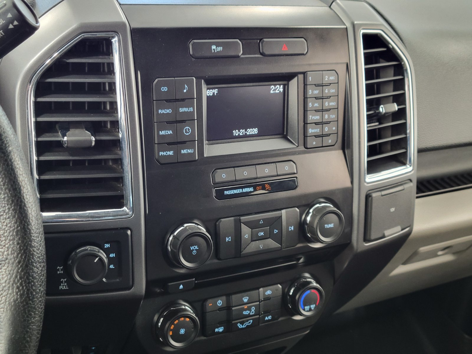 Used 2015 Silver Ford XLT image 19