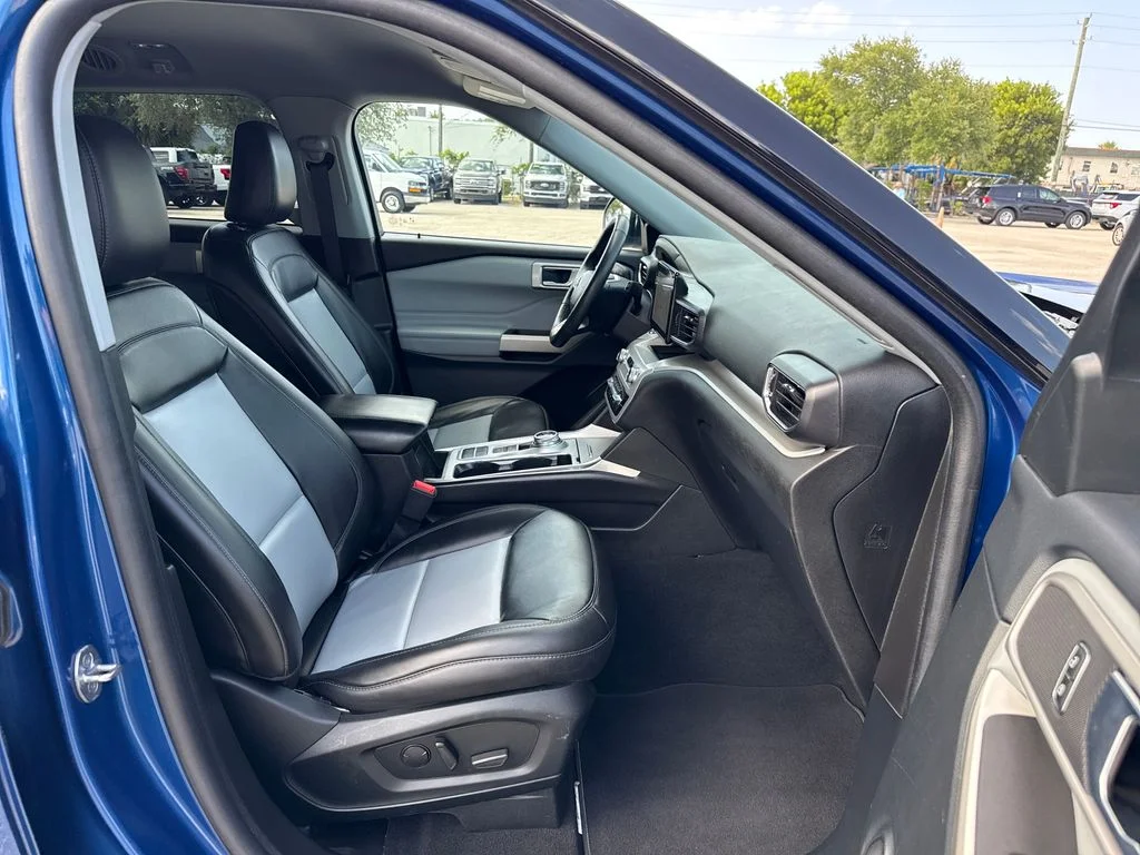 Certified Used 2023 Blue Ford XLT image 27