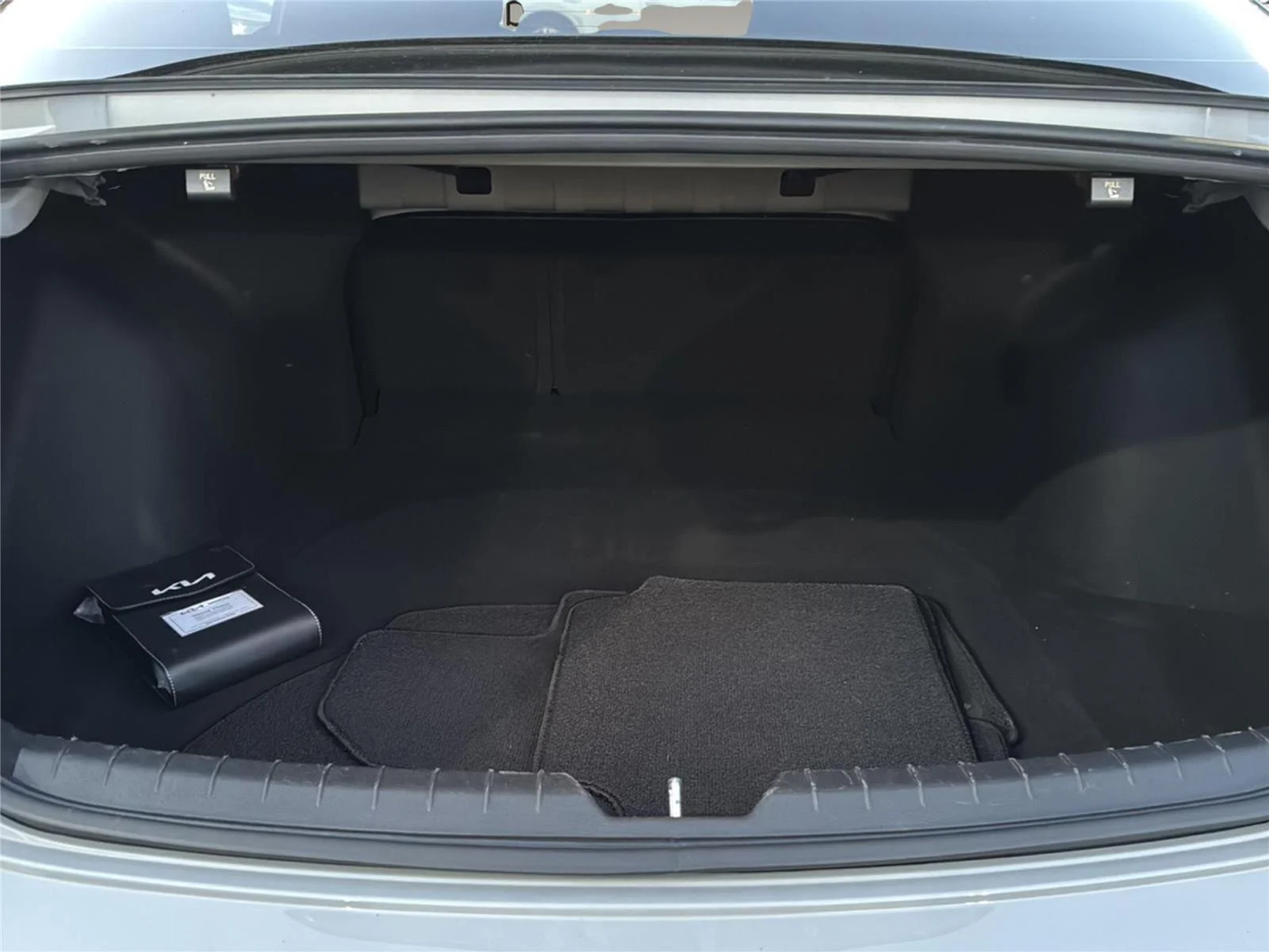 Used 2023 Wolf Gray Kia GT-Line image 23