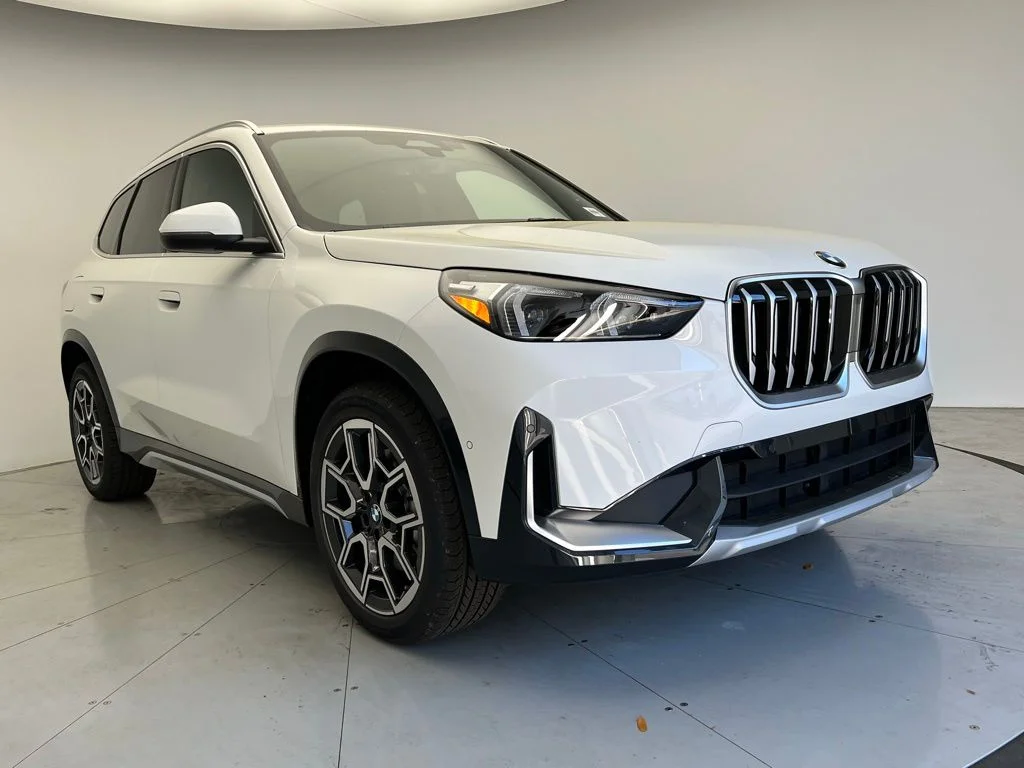 Used 2026 Alpine White BMW xDrive28i image 2