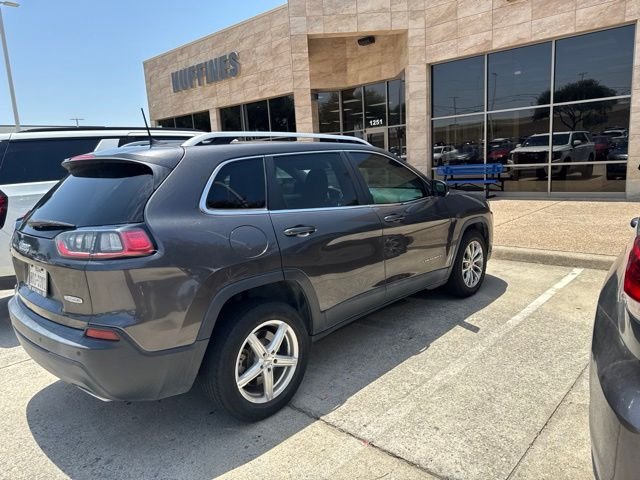 Used 2021 Gray Jeep Latitude Lux image 2