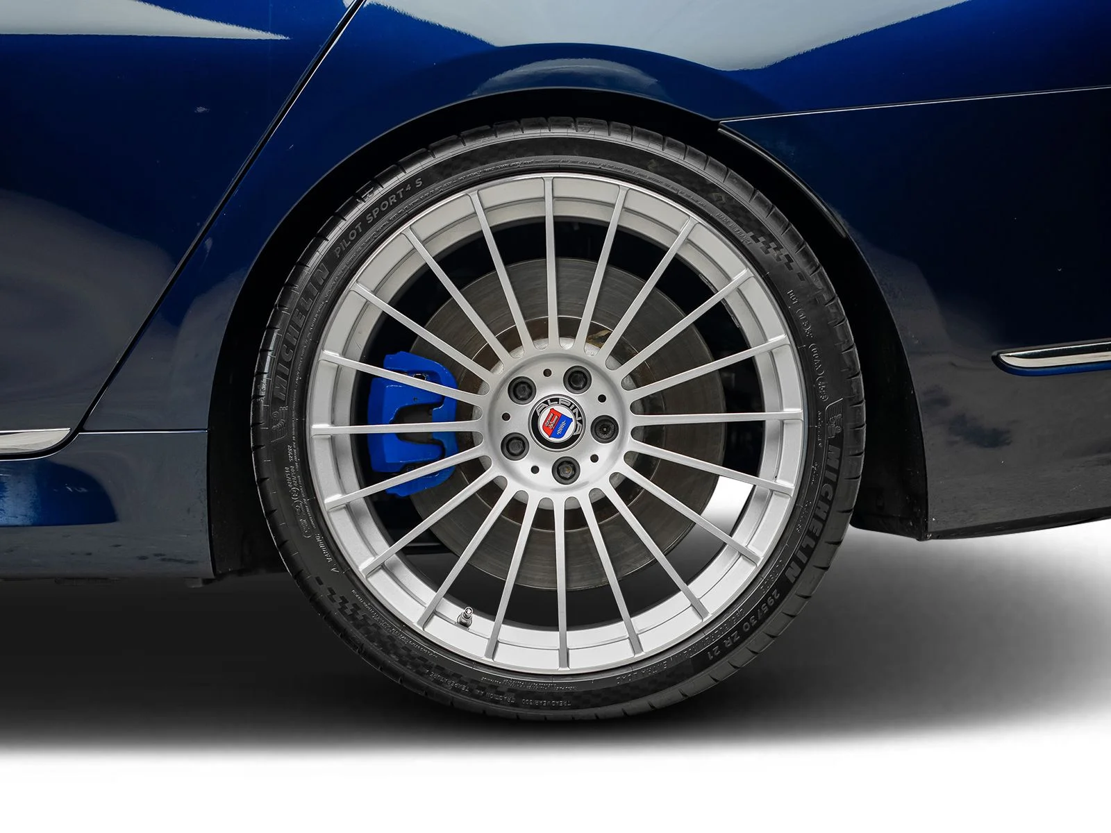 Used 2022 Blue BMW ALPINA B7 xDrive image 25