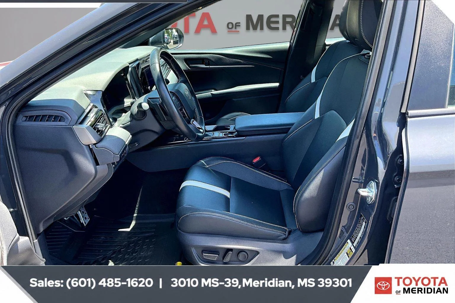 Used 2025 Underground Toyota SE image 18