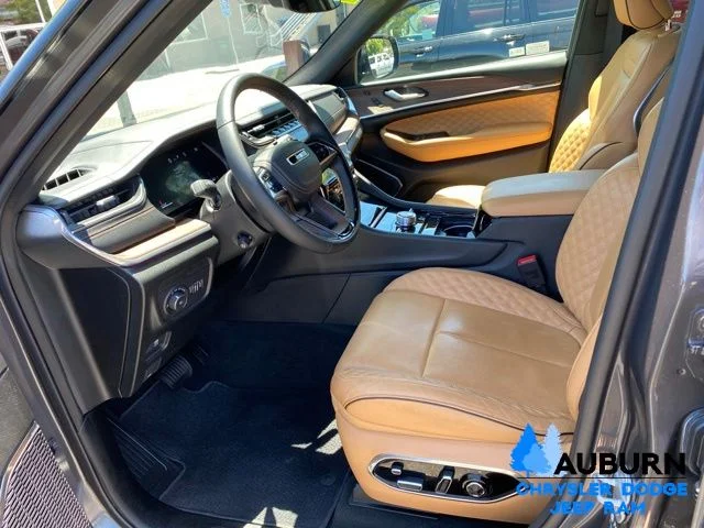 Used 2025 Gray Jeep Summit image 37