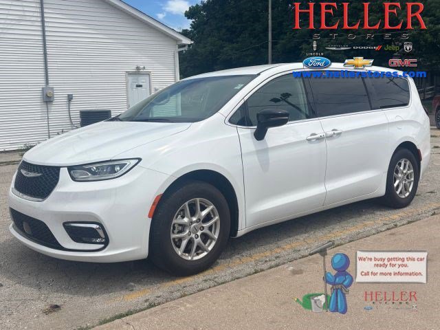 2024 Chrysler Pacifica Touring L's photo