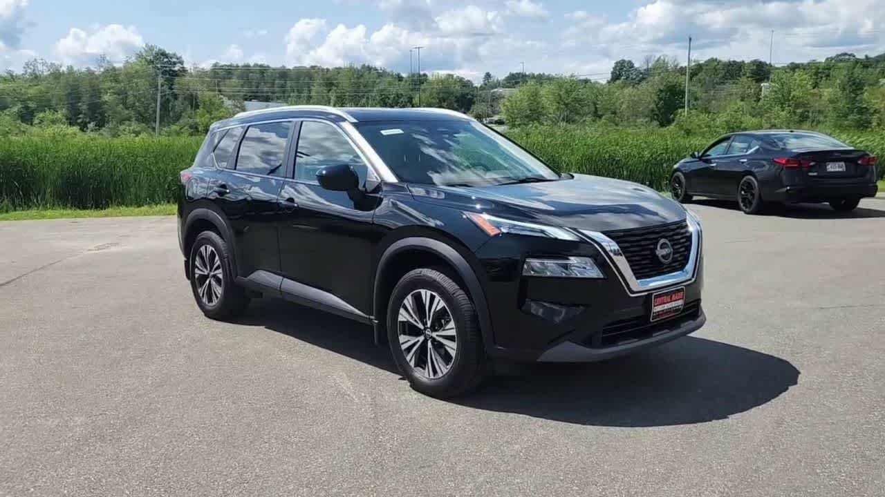 Used 2023  Nissan SV image 2