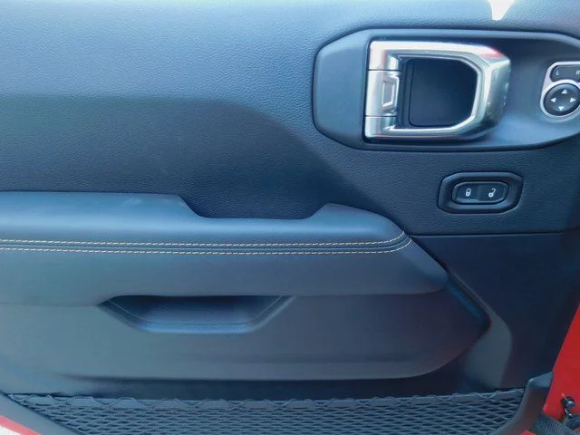 2025 Jeep Wrangler 4-Door Sahara - Photo 11