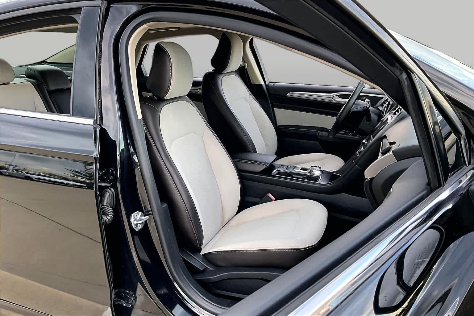 Pre-Owned 2020 Ford Fusion SE