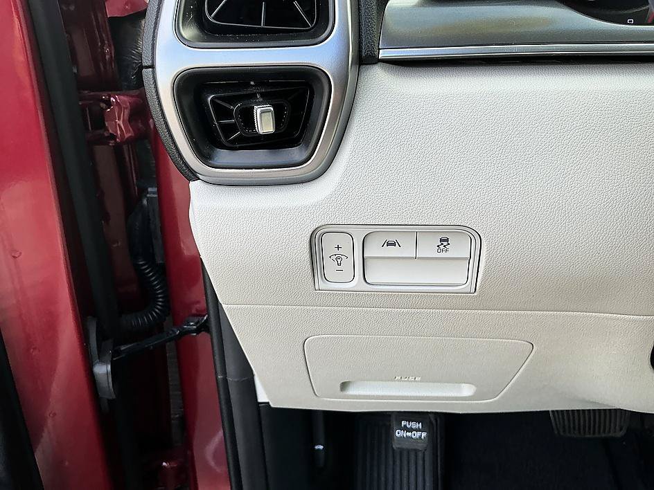 Used 2022 Passion Red Tintcoat Kia S image 13