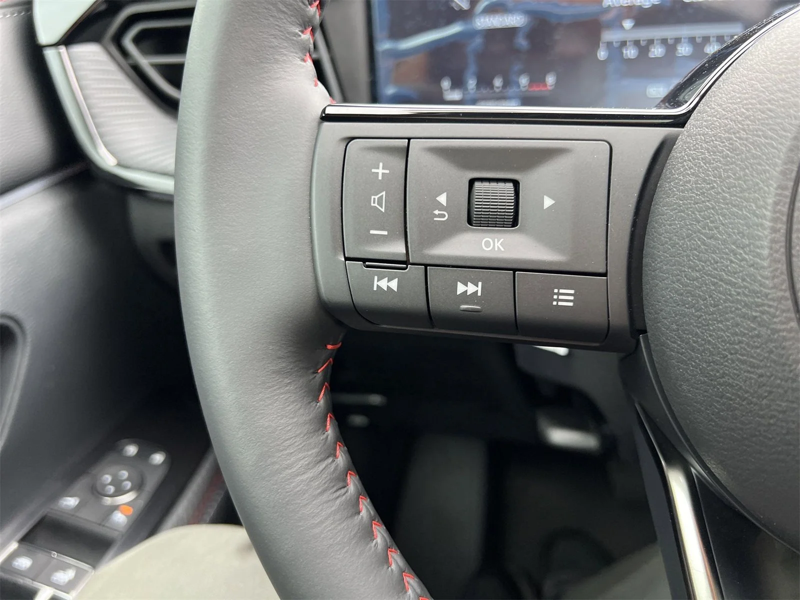 2025 Nissan Kicks SR - Photo 11