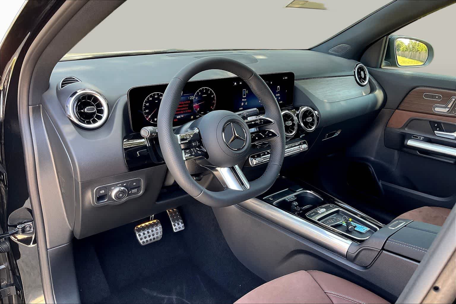 Used 2026 Cosmos Black Metallic Mercedes-Benz GLA 250 image 9