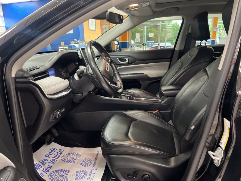 Used 2022 Black Jeep Latitude Lux image 16