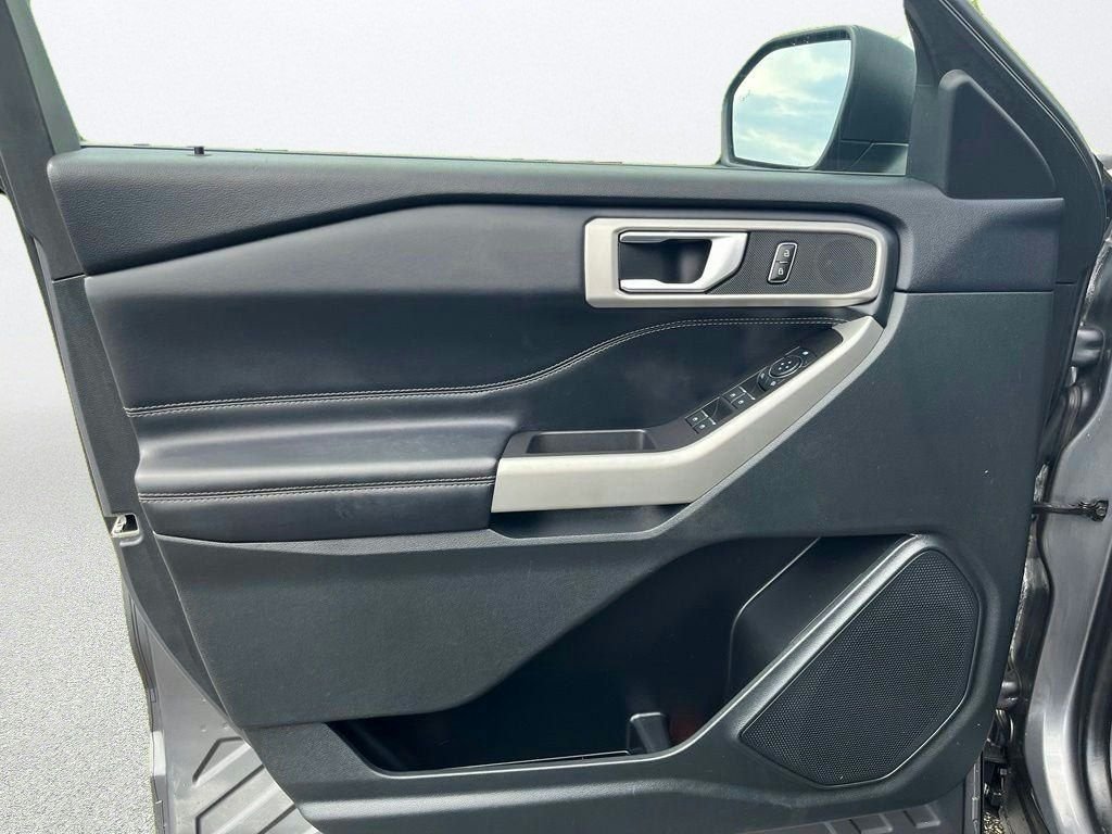 Used 2023 Gray Ford XLT image 9