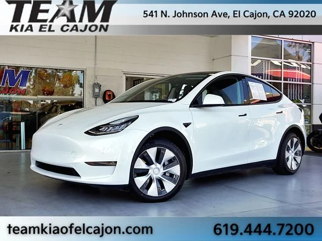 Used 2022  Tesla Long Range image 2