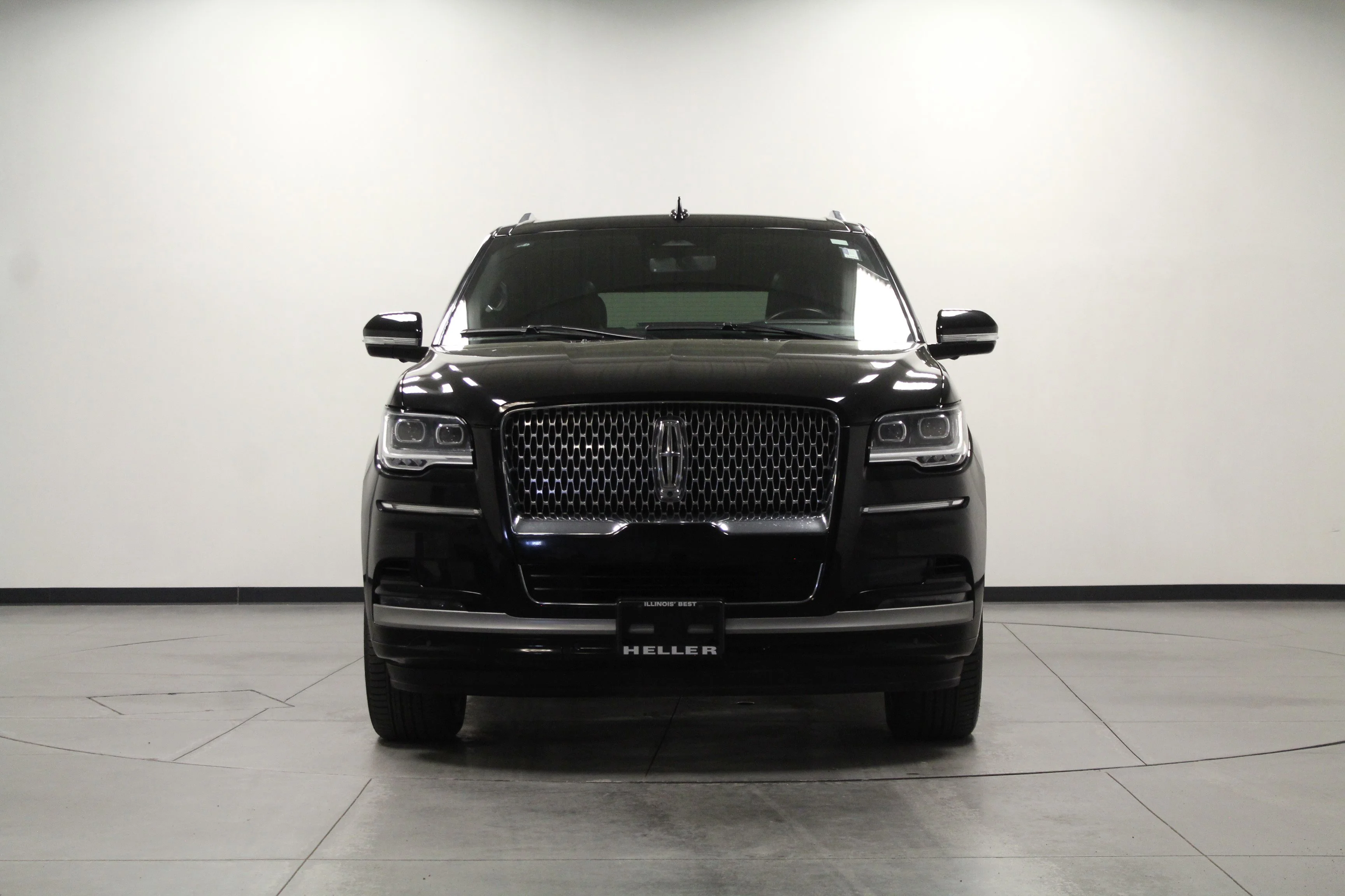 Used 2023 Infinite Black Metallic Clearcoat Lincoln Reserve image 9