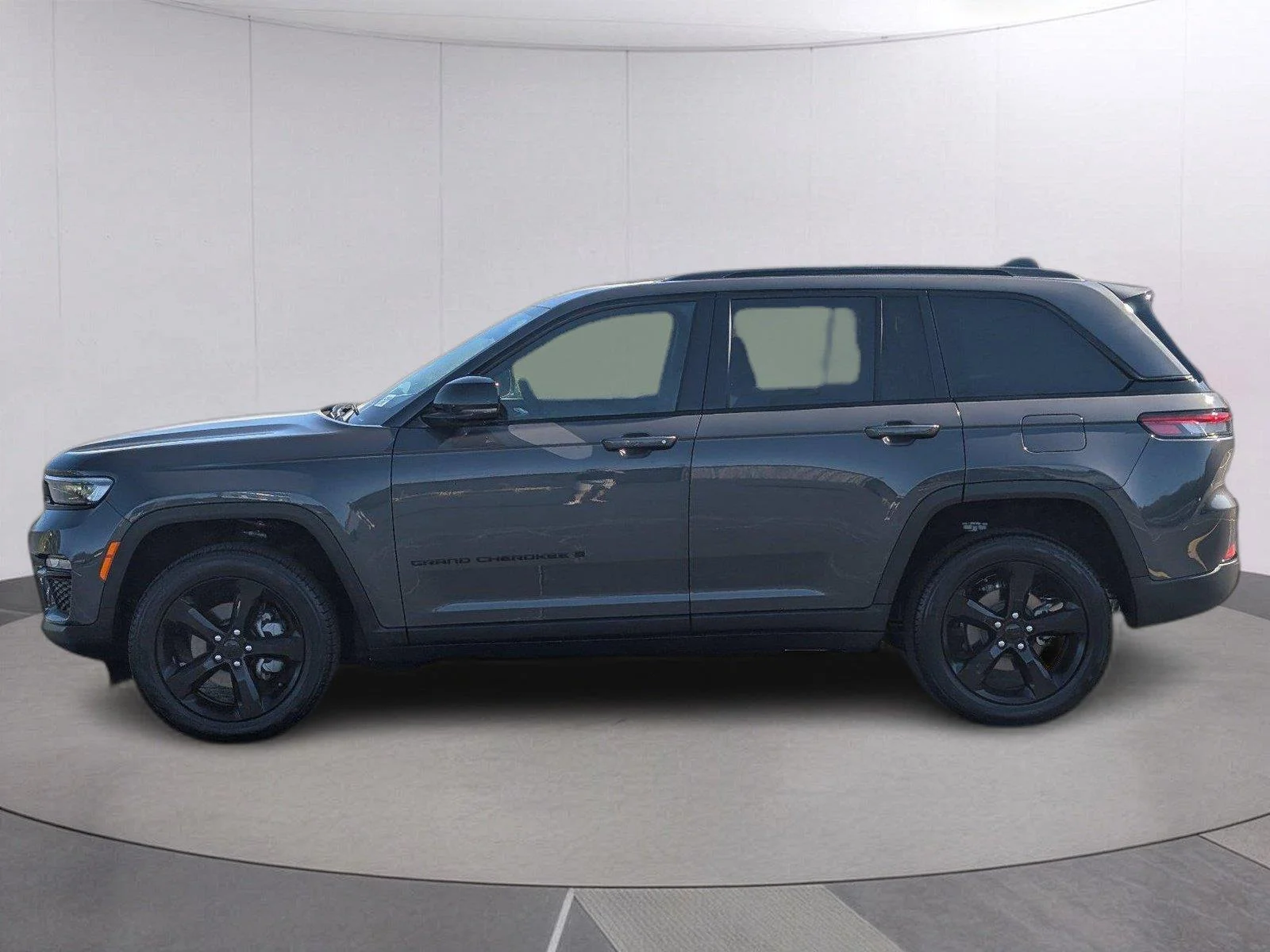 Used 2025 Baltic Gray Metallic Clearcoat Jeep Limited image 2