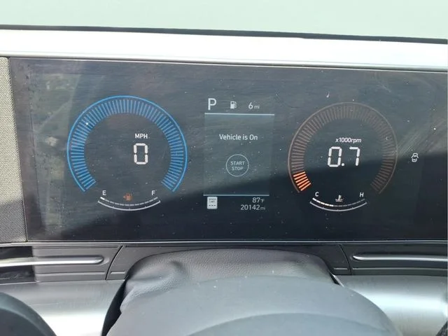 Used 2025 White Hyundai SEL image 21