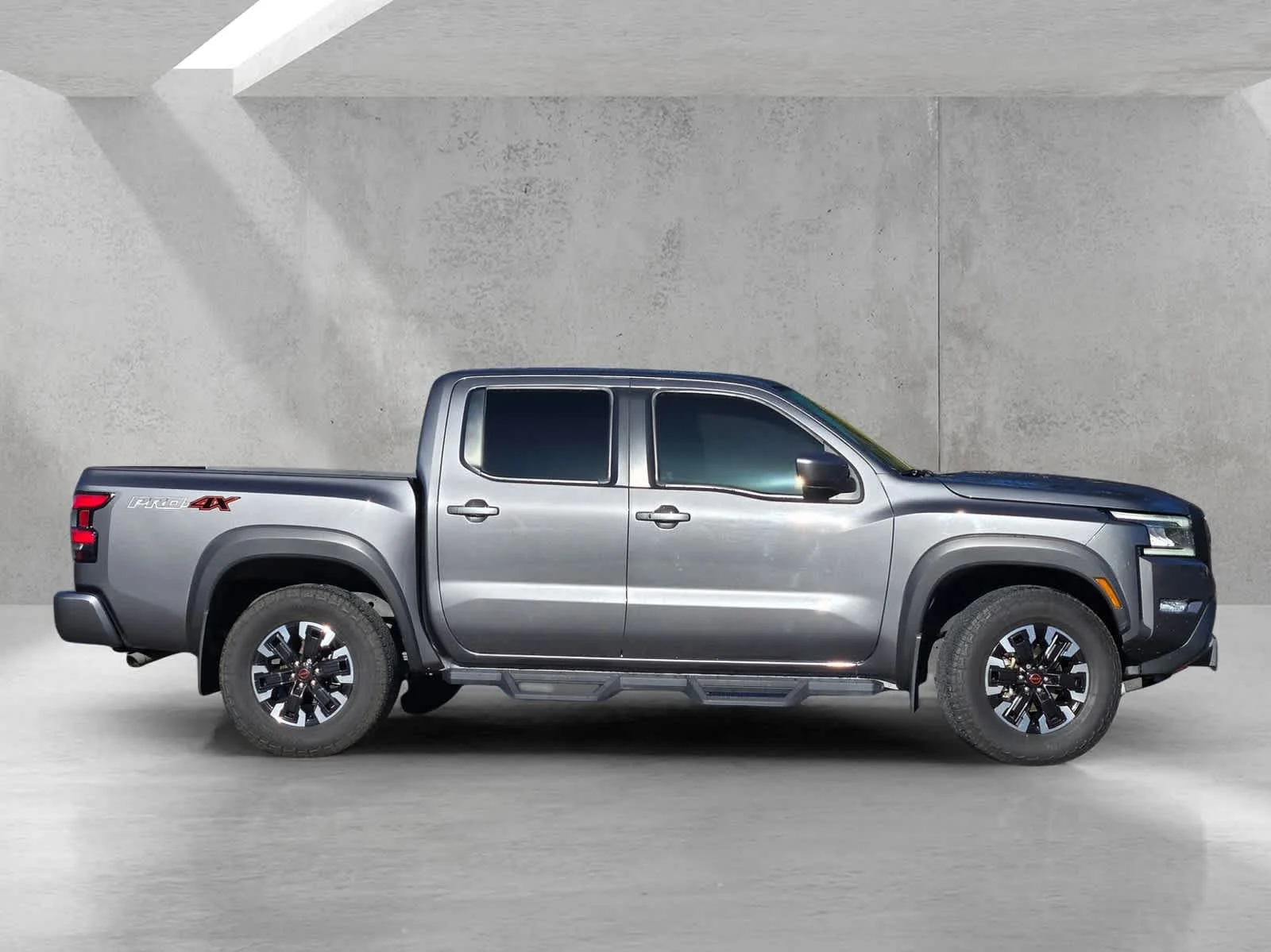 Used 2023  Nissan PRO-4X image 3