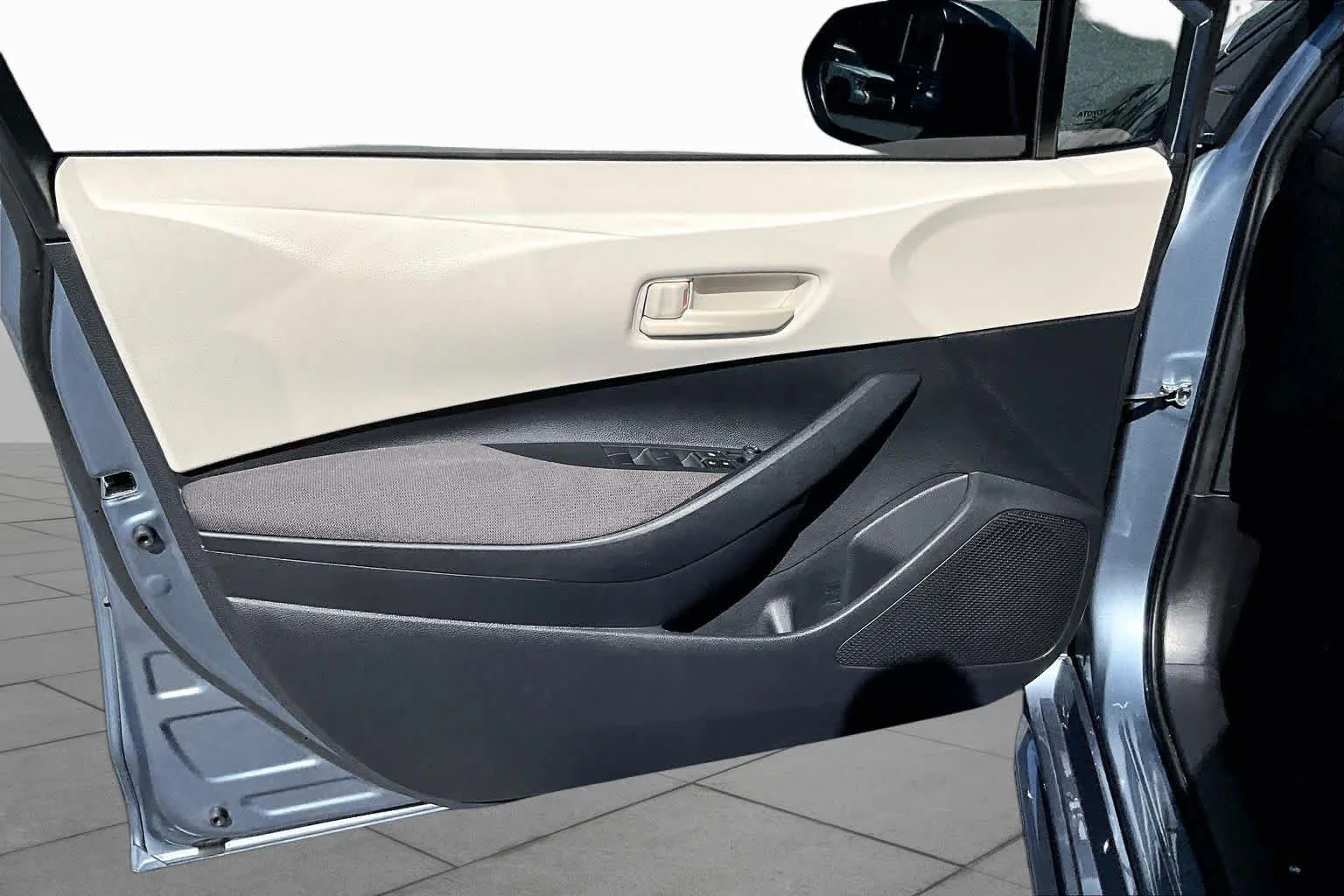 Used 2025 Celestite Toyota LE image 20