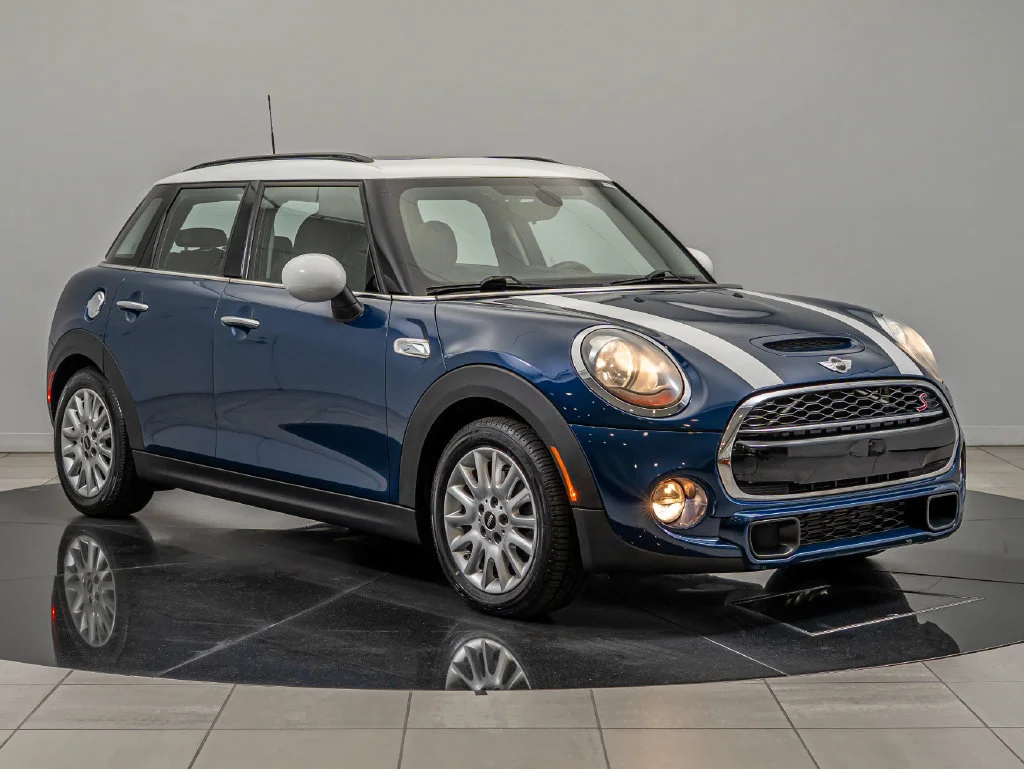 Used 2016 Deep Blue Metallic MINI  image 3