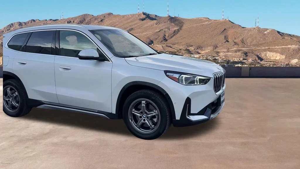 Used 2026 White BMW xDrive28i image 14